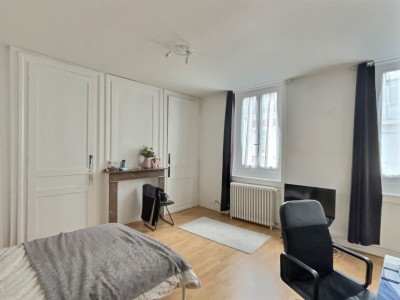 Immeuble avec bureaux et 3 appartements  Lille, rare