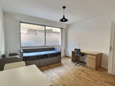 STUDIO A LOUER - LILLE VAUBAN - 25.35 m2 - 625 € charges comprises par mois