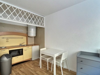 STUDIO A LOUER - LILLE VAUBAN - 25.35 m2 - 625 € charges comprises par mois