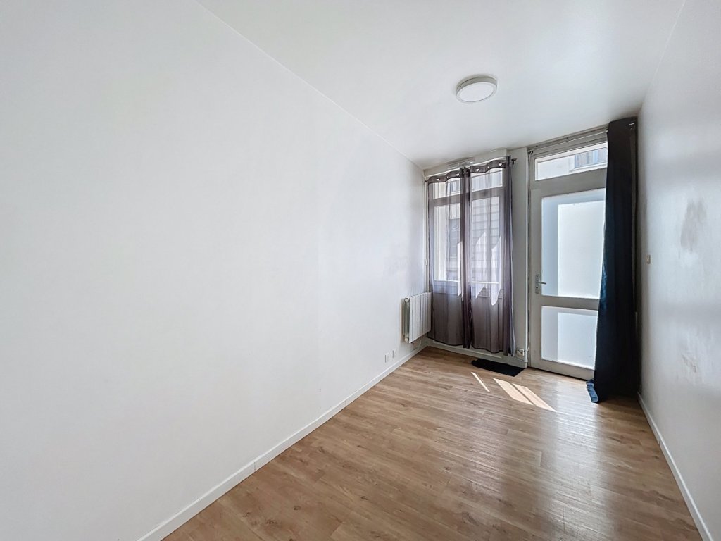 STUDIO* - LILLE VIEUX LILLE - 17.26 m2 - LOU&Eacute;