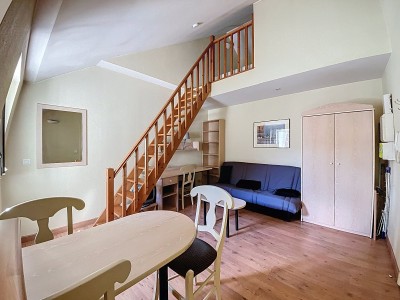 Studio 21 m avec mezzanine  Dernier tage, meubl