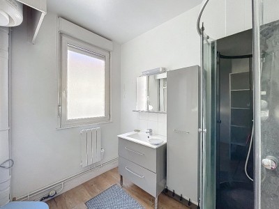 Studio 23,50 m  Proche Thtre et mtro Rpublique