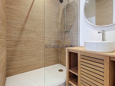 T2 à vendre Lille République Beaux-Arts dernier étage lumineux parking cave