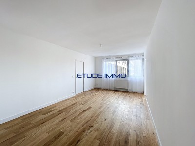 Appartement T2 rénové – 50 m² – Dernier étage – Proche métro