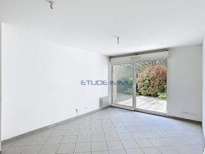 Appartement T2 avec terrasse, r�sidence s�curis�e, au calme, box en sous-sol