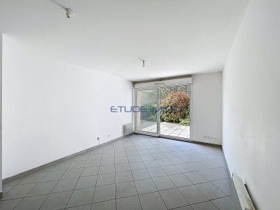 Appartement T2 avec terrasse, r�sidence s�curis�e, au calme, box en sous-sol