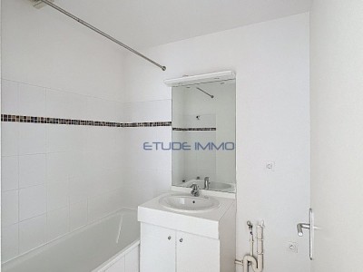 Appartement T2 avec terrasse, r�sidence s�curis�e, au calme, box en sous-sol