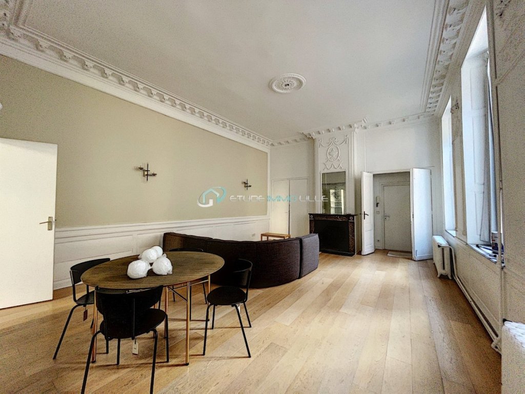 APPARTEMENT T3 A LOUER LILLE VIEUX LILLE 85 m2 1 690 € charges