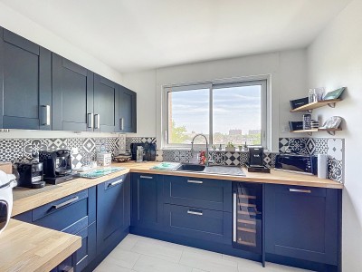 Appartement T3 80 m avec balcon sud  Dernier tage - pkg