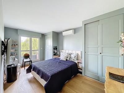 Appartement T3 80 m avec balcon sud  Dernier tage - pkg