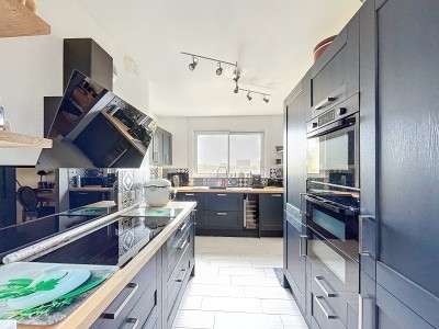 Appartement T3 80 m avec balcon sud  Dernier tage - pkg