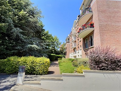 APPARTEMENT T4 A LOUER - LILLE VAUBAN PORT DE LILLE - 95.58 m2 - 1 449 € charges comprises par mois