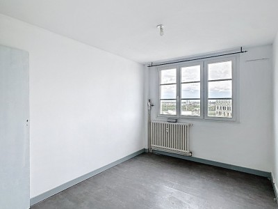 APPARTEMENT T4 A VENDRE - LILLE GRAND PALAIS - 80 m2 - 232000€
