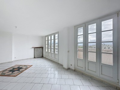 APPARTEMENT T4 A VENDRE - LILLE GRAND PALAIS - 80 m2 - 232000€