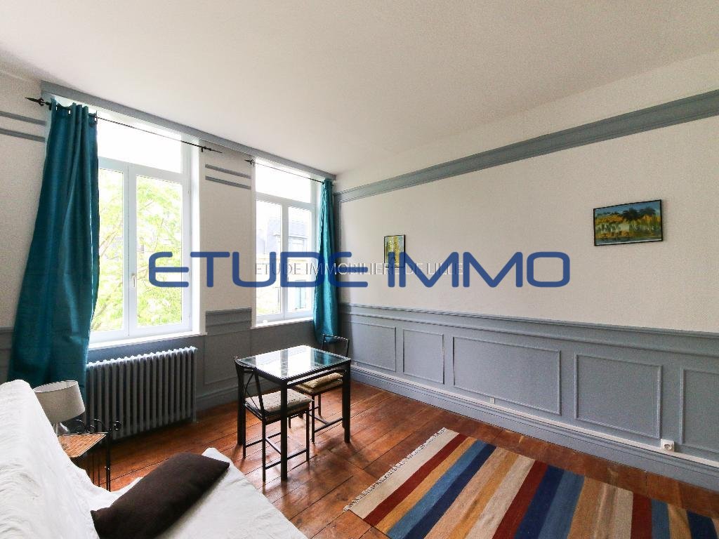 Studio meublé lumineux avec cuisine séparée – 658 € CC