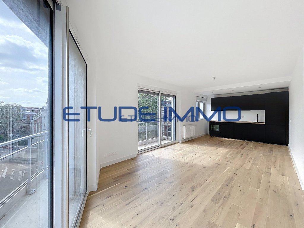 T2 à vendre Lille République Beaux-Arts dernier étage lumineux parking cave