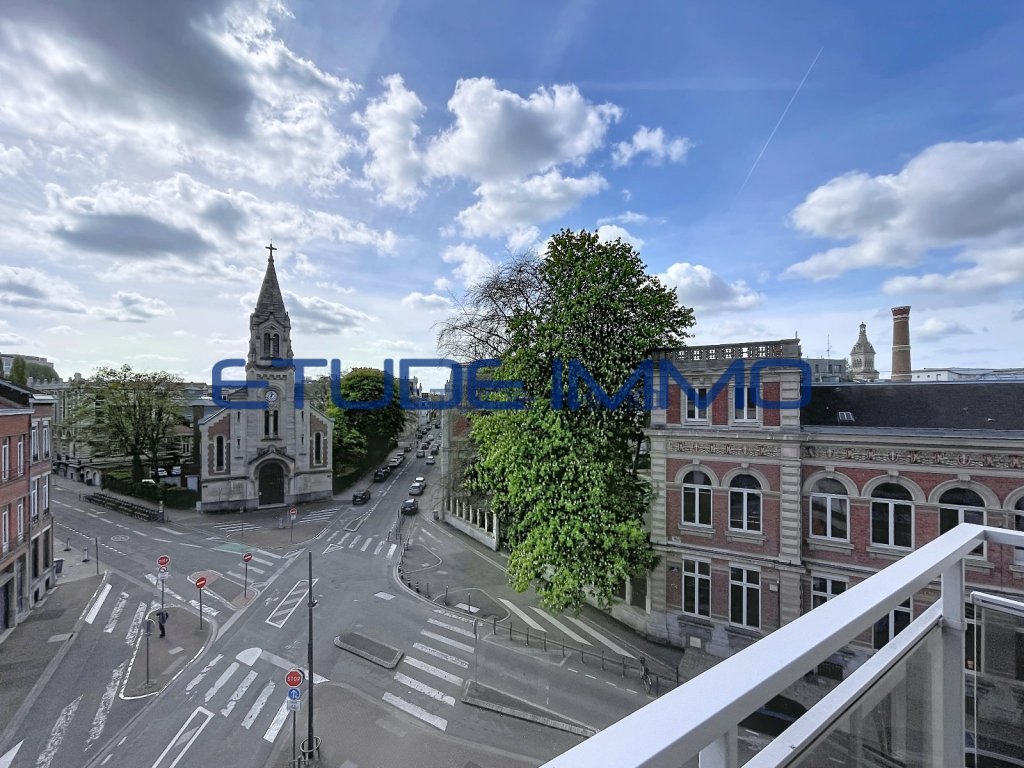 T2 à vendre Lille République Beaux-Arts dernier étage lumineux parking cave