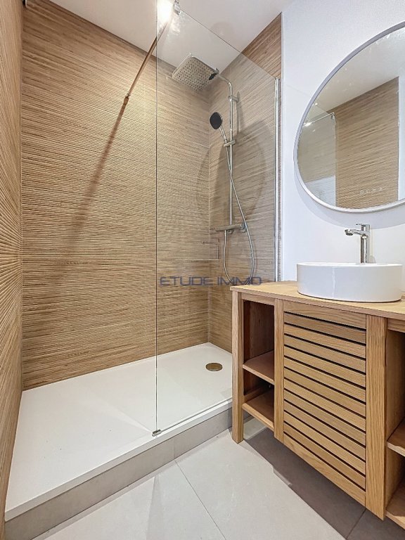 T2 à vendre Lille République Beaux-Arts dernier étage lumineux parking cave