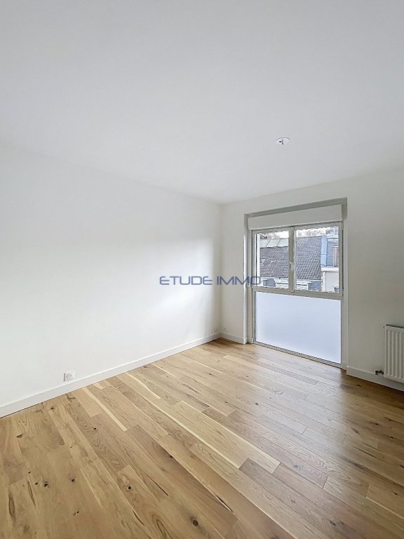 T2 à vendre Lille République Beaux-Arts dernier étage lumineux parking cave