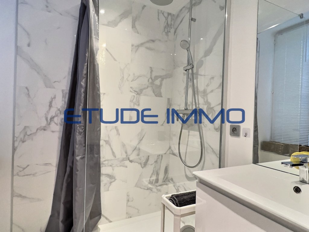 T2 1er étage  BAT B A VENDRE - LILLE SEBASTOPOL - 37.25 m2 - 199 500 &euro;