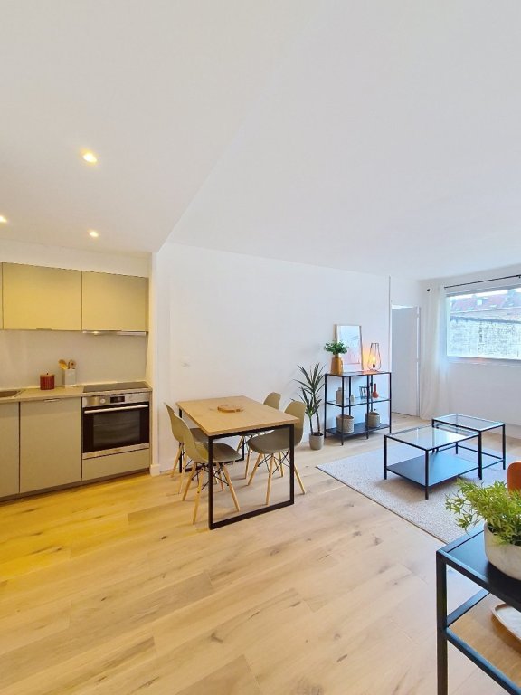 BEAU TYPE 2 LILLE ST MICHEL