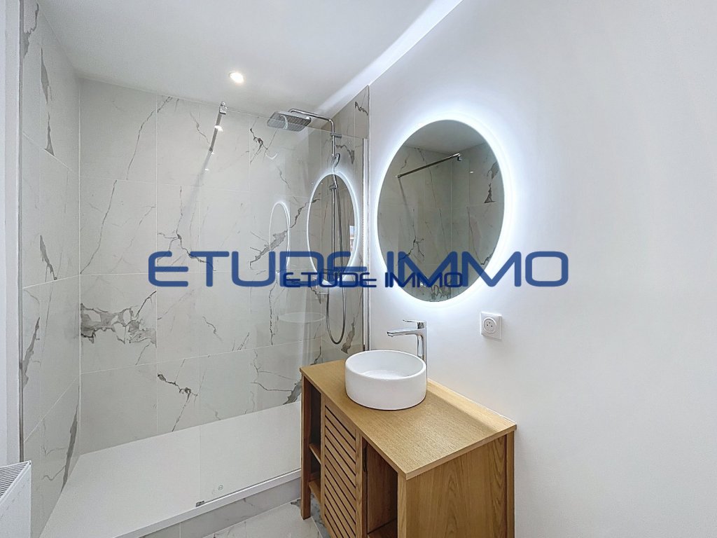 Appartement T2 r�nov� � 50 m� � Dernier �tage � Proche m�tro