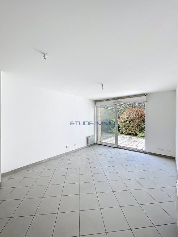 Appartement T2 avec terrasse, r�sidence s�curis�e, au calme, box en sous-sol