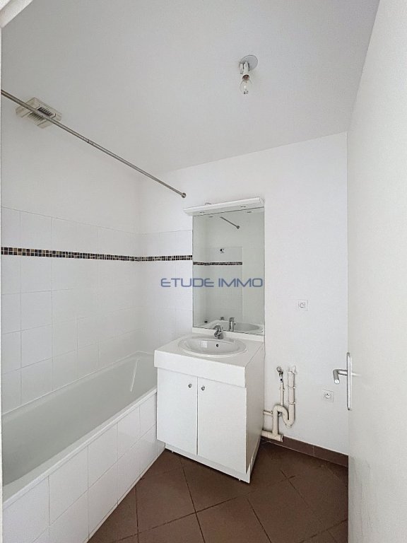 Appartement T2 avec terrasse, r�sidence s�curis�e, au calme, box en sous-sol