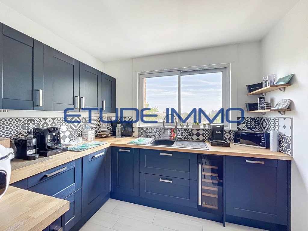 Appartement T3 80 m avec balcon sud  Dernier tage - pkg