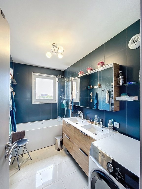 Appartement T3 80 m avec balcon sud  Dernier tage - pkg