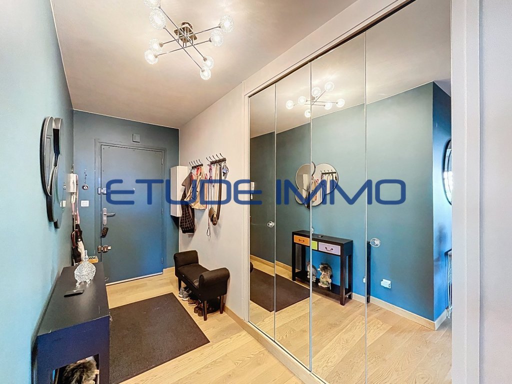 Appartement T3 80 m avec balcon sud  Dernier tage - pkg