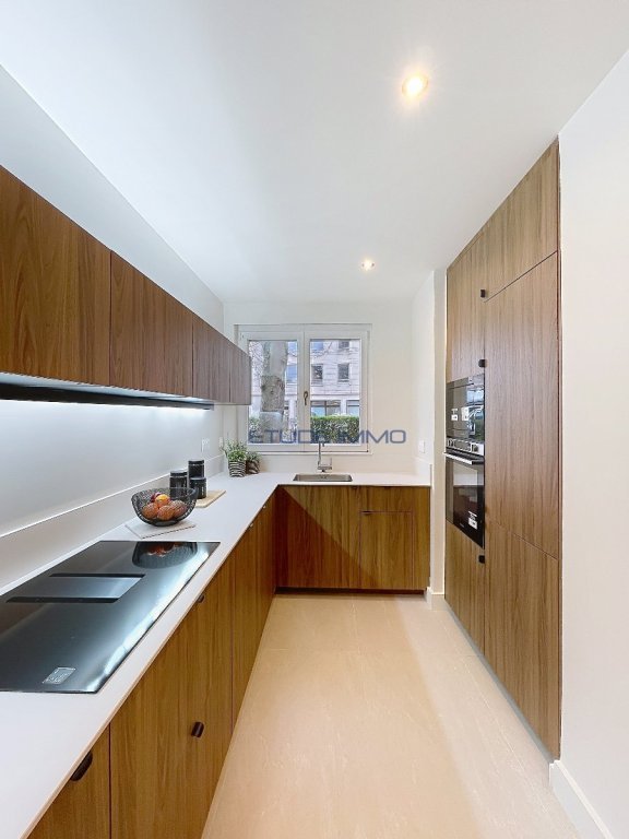 Appartement T4 r�nov� avec jardin au calme proche gares Lille Flandres & Europe