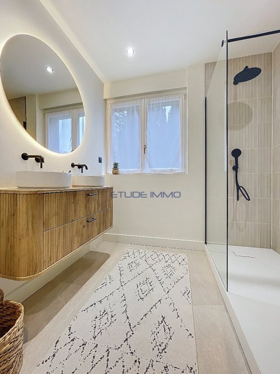 Appartement T4 r�nov� avec jardin au calme proche gares Lille Flandres & Europe