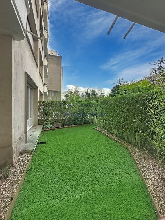 Appartement T4 r�nov� avec jardin au calme proche gares Lille Flandres & Europe