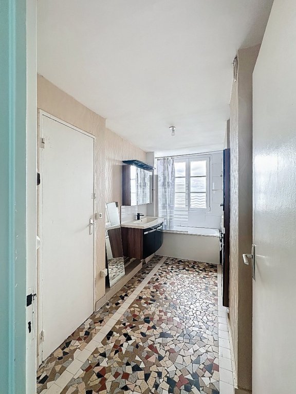 APPARTEMENT T4* A VENDRE - LILLE GRAND PALAIS - 80 m2 - 220000€