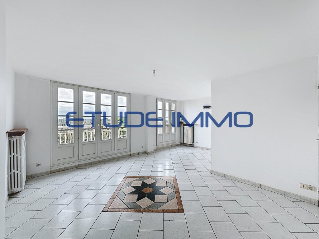APPARTEMENT T4* A VENDRE - LILLE GRAND PALAIS - 80 m2 - 220000€