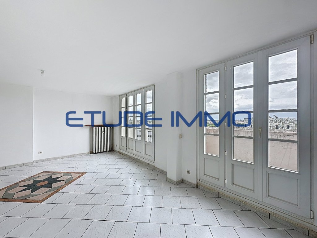 APPARTEMENT T4* A VENDRE - LILLE GRAND PALAIS - 80 m2 - 220000€