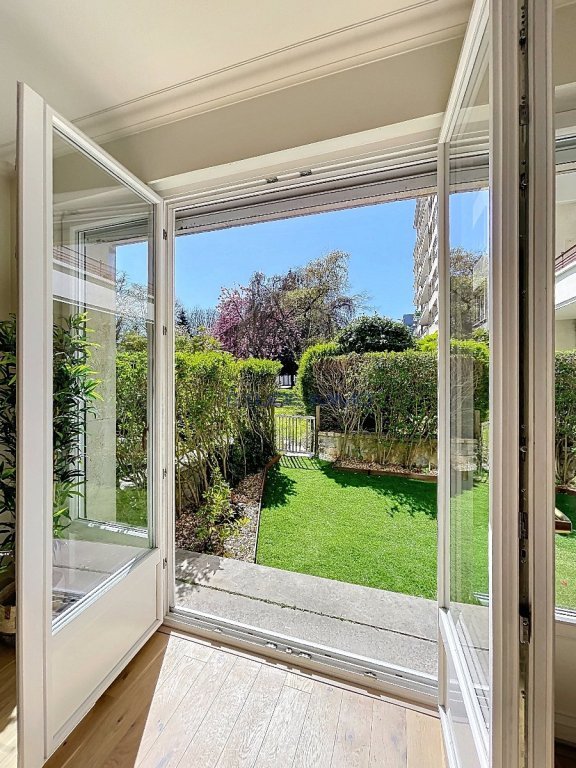 Appartement T4 r�nov� avec jardin au calme proche gares Lille Flandres & Europe